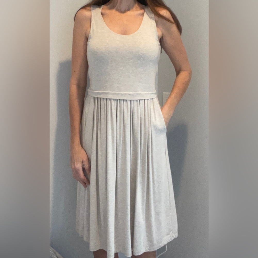 Comfortable cotton tan dress with pockets size size 6
